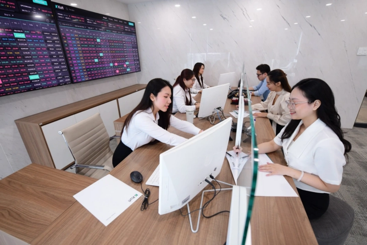 Chính phủ sẽ nghiên cứu áp dụng bán khống chứng khoán, giao dịch trong ngày